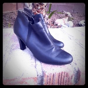 Women Boot Zipper Heels. Leather